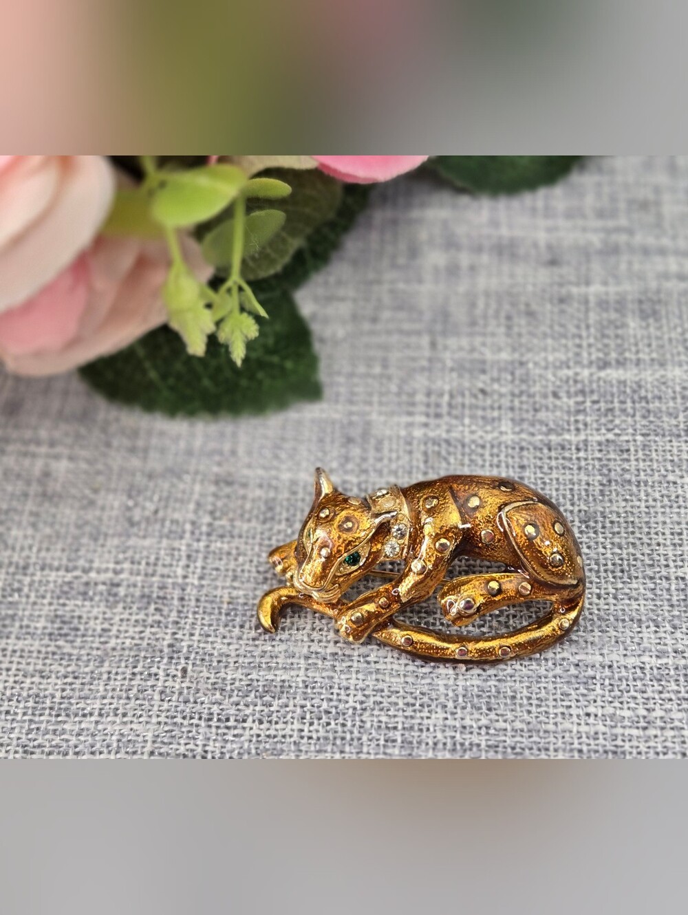 Vtg SA Samsan Signed Gold Tone Leopard Cheetah Brooch Pin Enamel Green Eye 60s